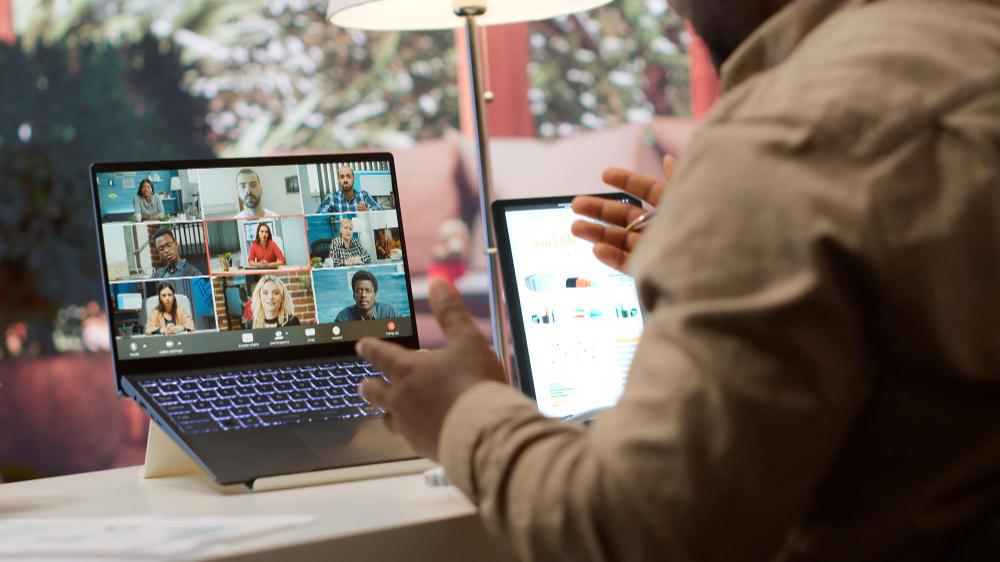 Students connecting in virtual classroom